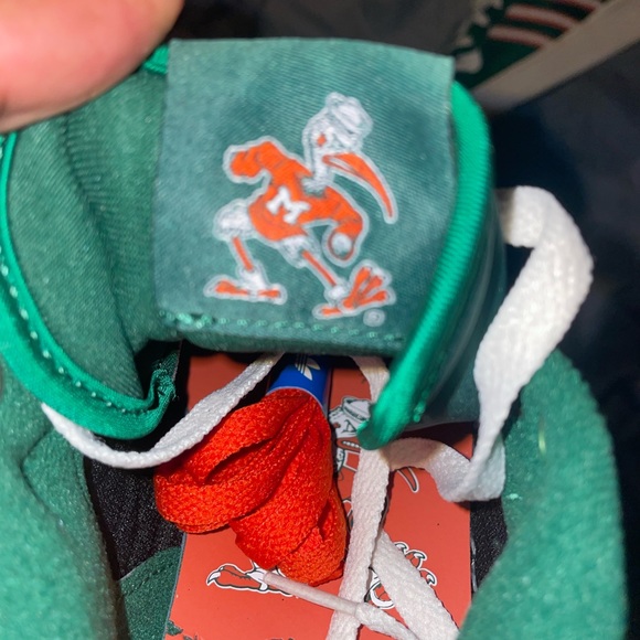 University of Miami Adidas lifestyle sneaker - Picture 2 of 3